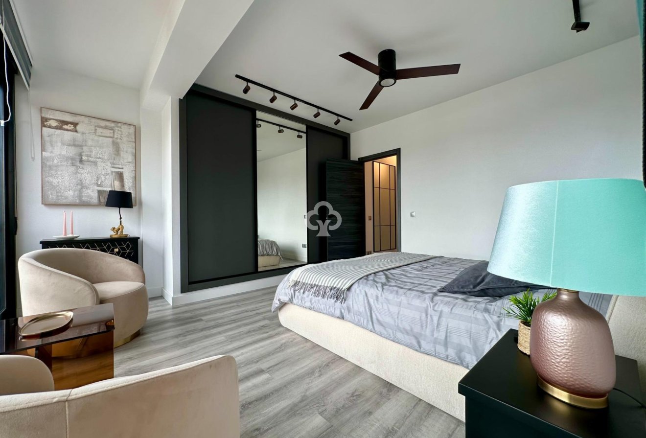 Resale - Apartament -
Fuengirola - 1ª Línea de playa