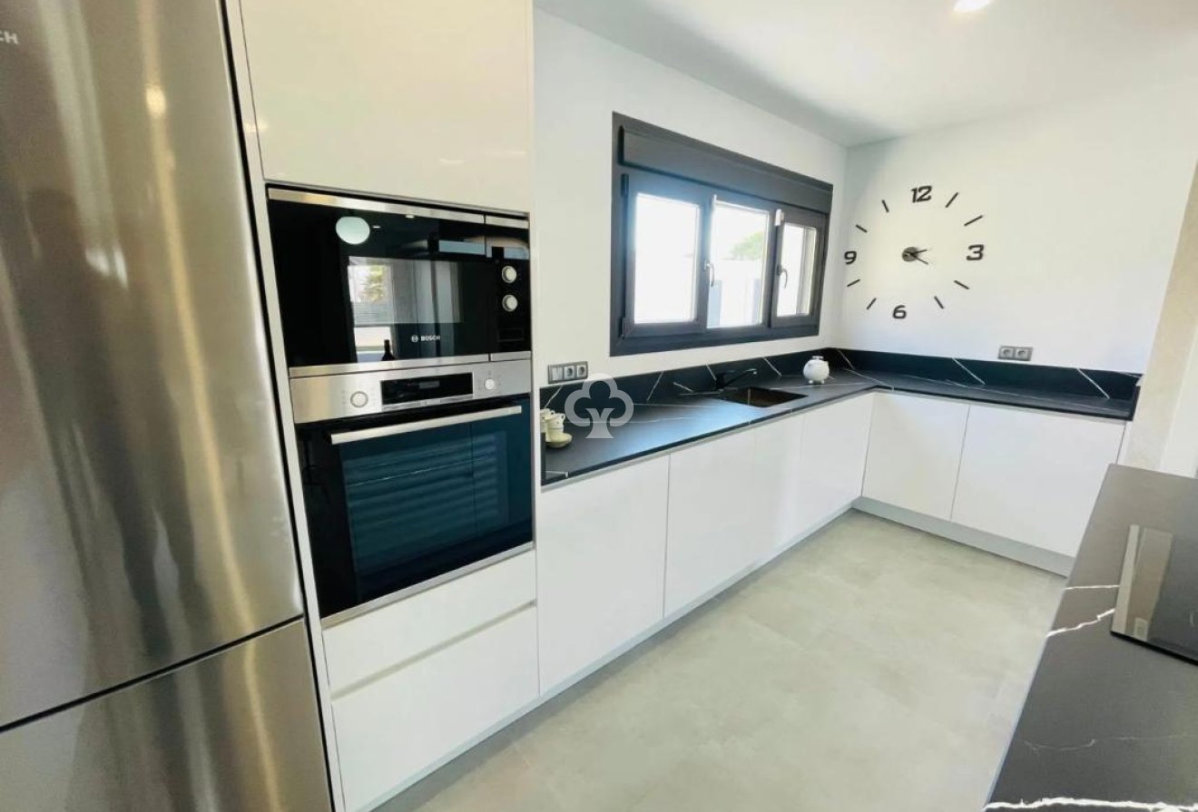 New Build - Chalet independiente -
Torrevieja - Calle Áncora