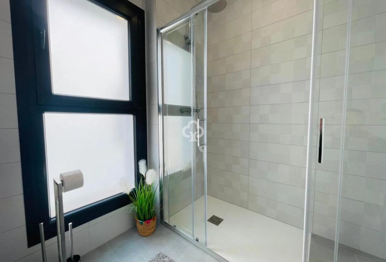 New Build - Chalet independiente -
Torrevieja - Calle Áncora