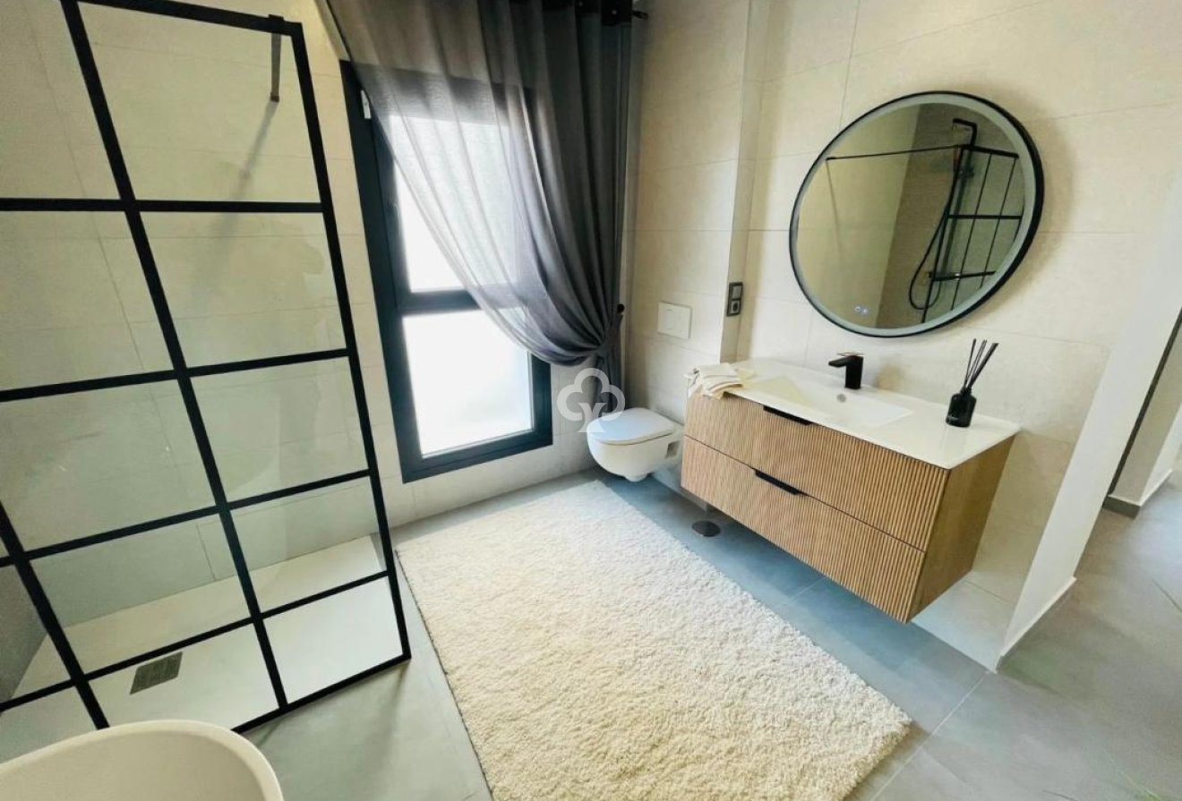 New Build - Chalet independiente -
Torrevieja - Calle Áncora