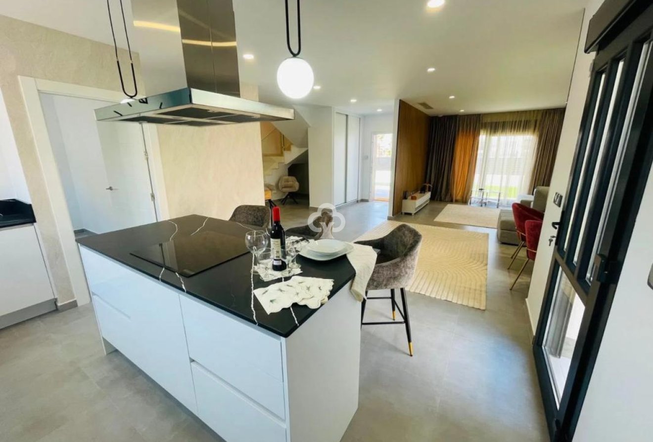 New Build - Chalet independiente -
Torrevieja - Calle Áncora