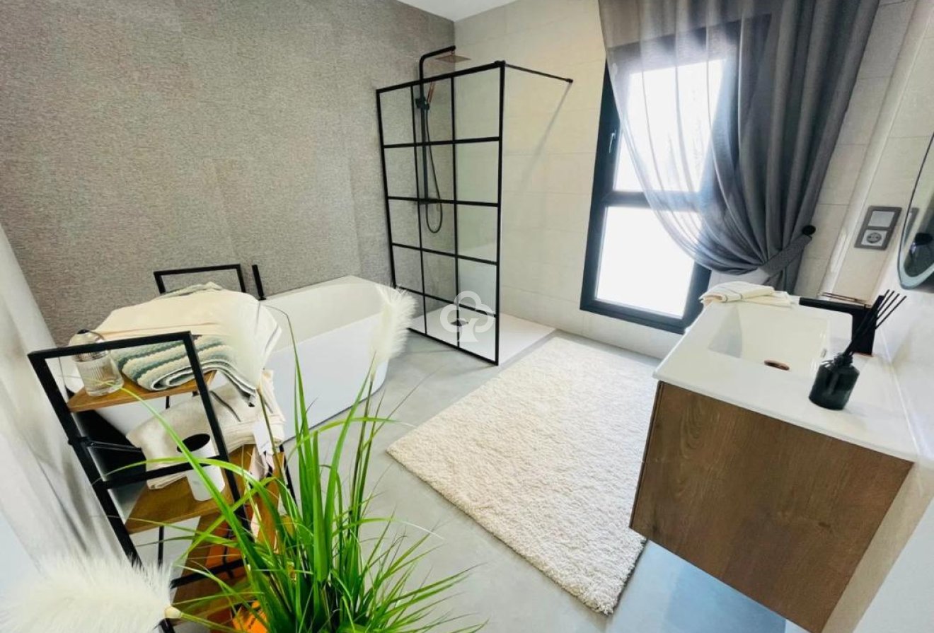 New Build - Chalet independiente -
Torrevieja - Calle Áncora