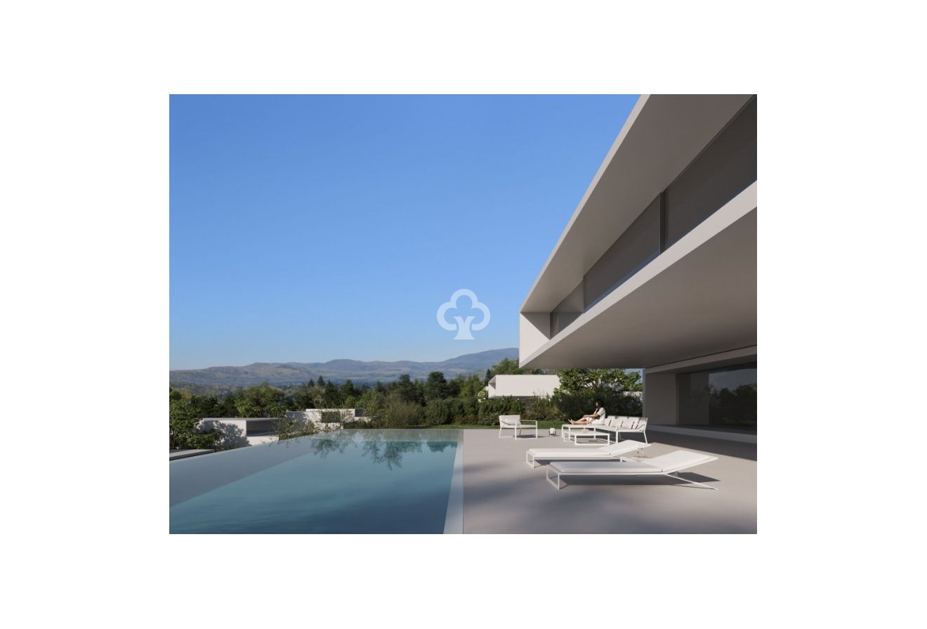 Uudiskohde - Chalet independiente -
Estepona