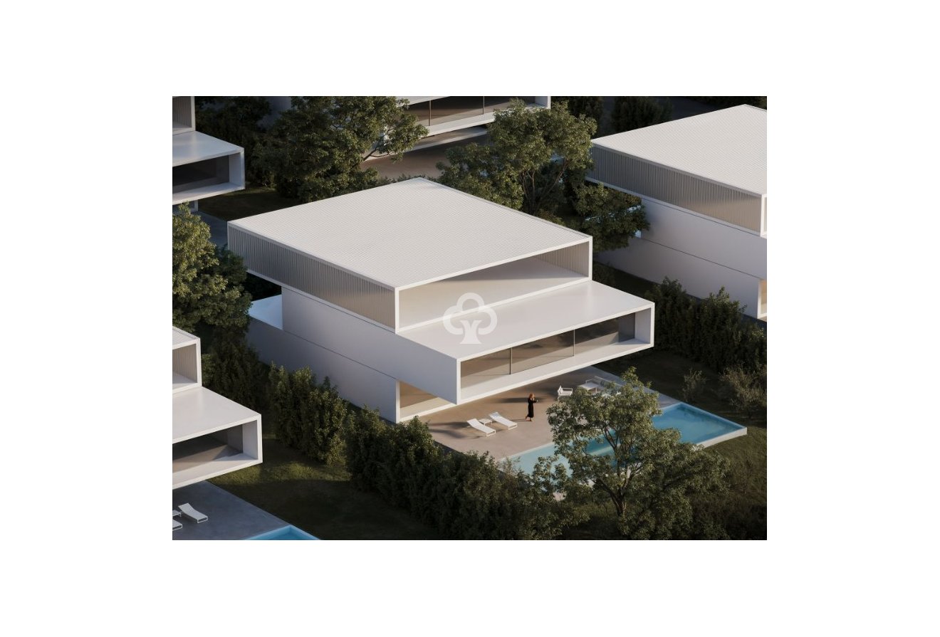 Uudiskohde - Chalet independiente -
Estepona