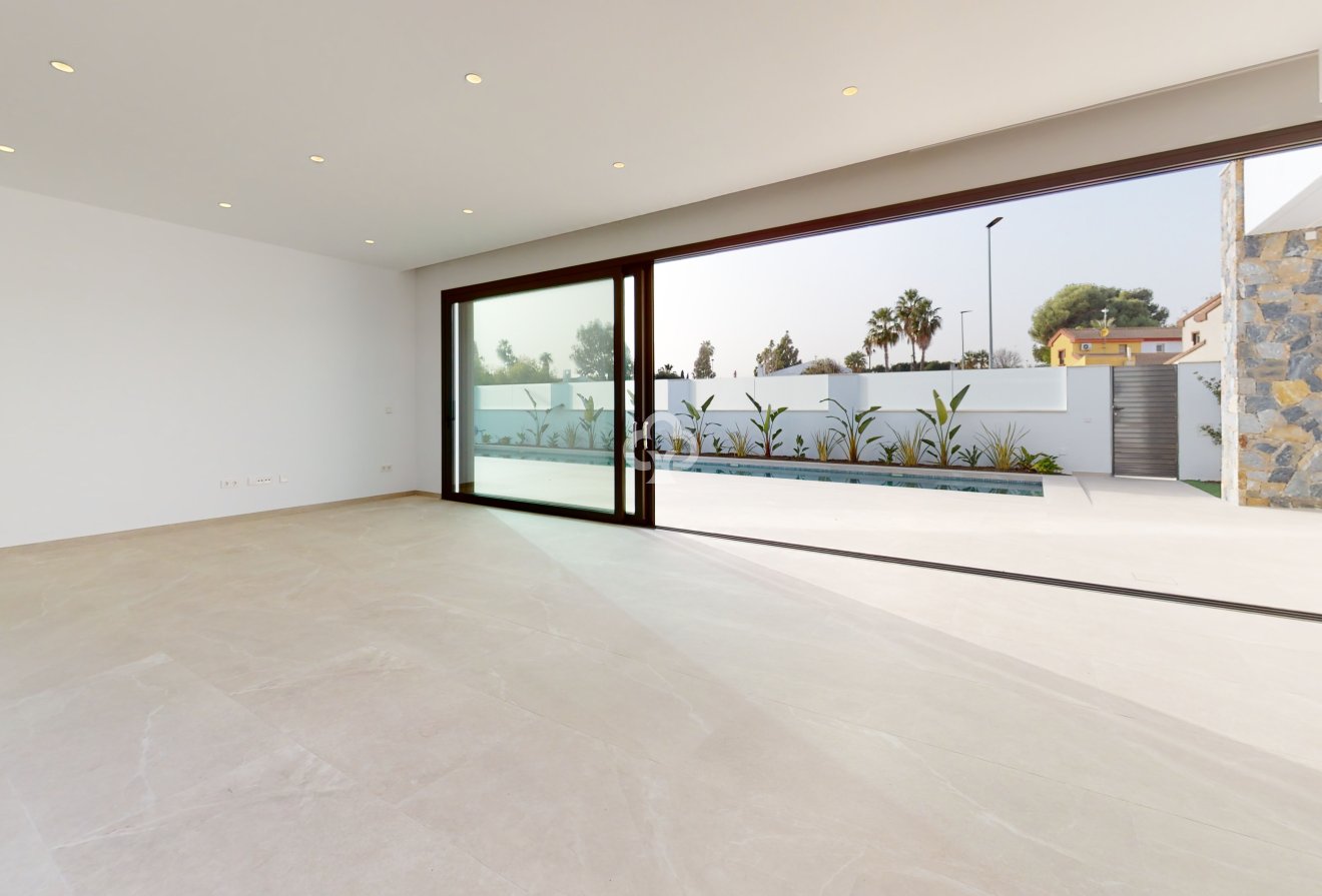 Obra nueva - Chalet independiente -
Los Alcázares - 30710