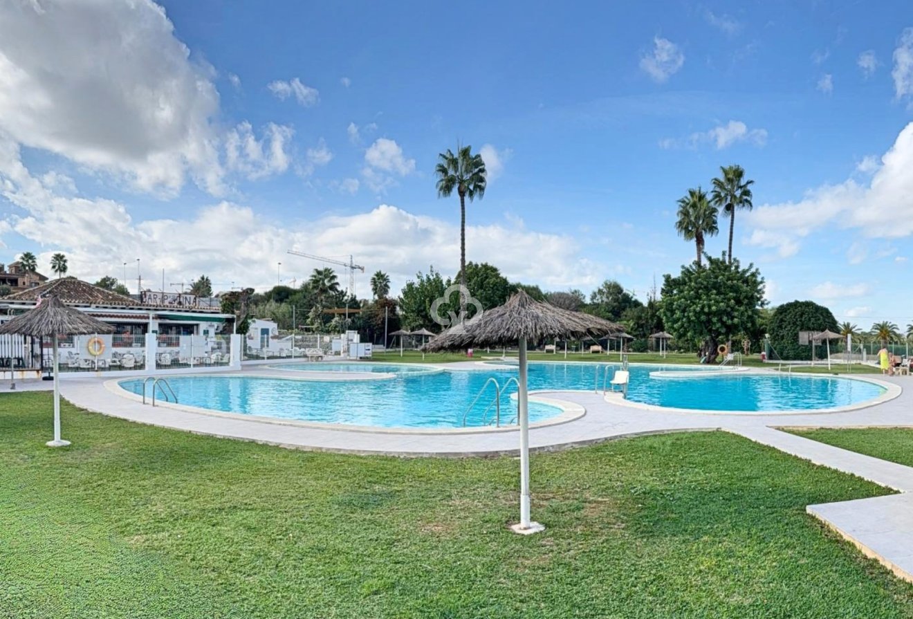 Resale - Bungalow -
Torrevieja - Los balcones