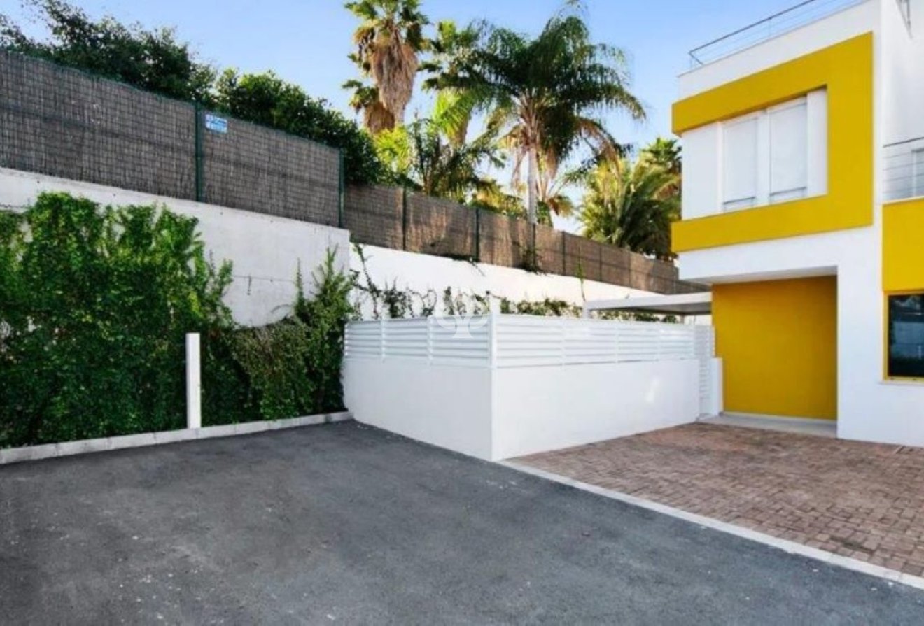 Neue Gebäude - Detached houses -
Denia