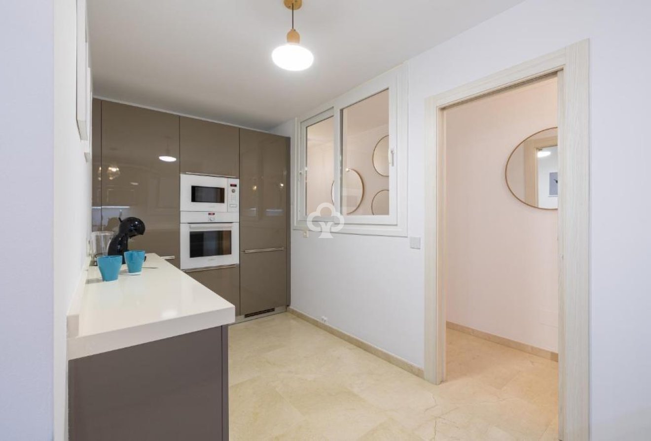 Resale - Apartament -
Fuengirola - Centro