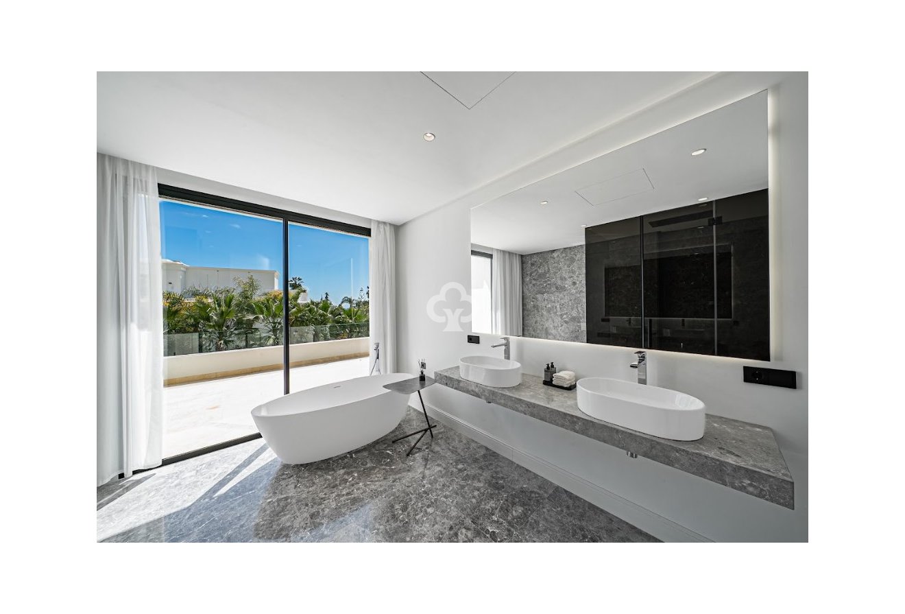 Obra nueva - Villas -
Marbella - 29602