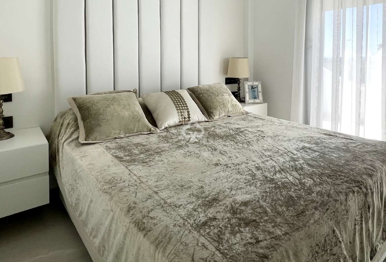 Obra nueva - Chalet independiente -
Rojales - 03170