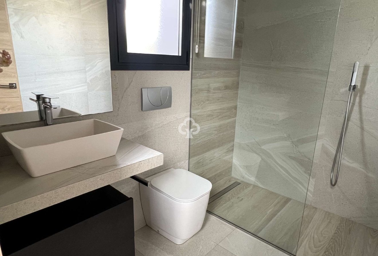 Obra nueva - Chalet independiente -
Rojales - 03170