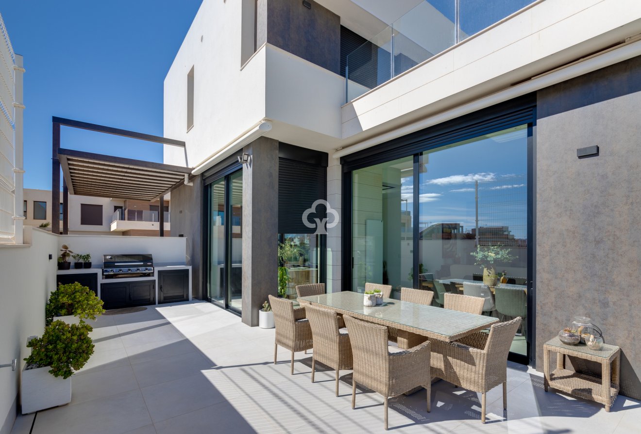 New Build - Chalet independiente -
Pilar de la Horadada - 03190