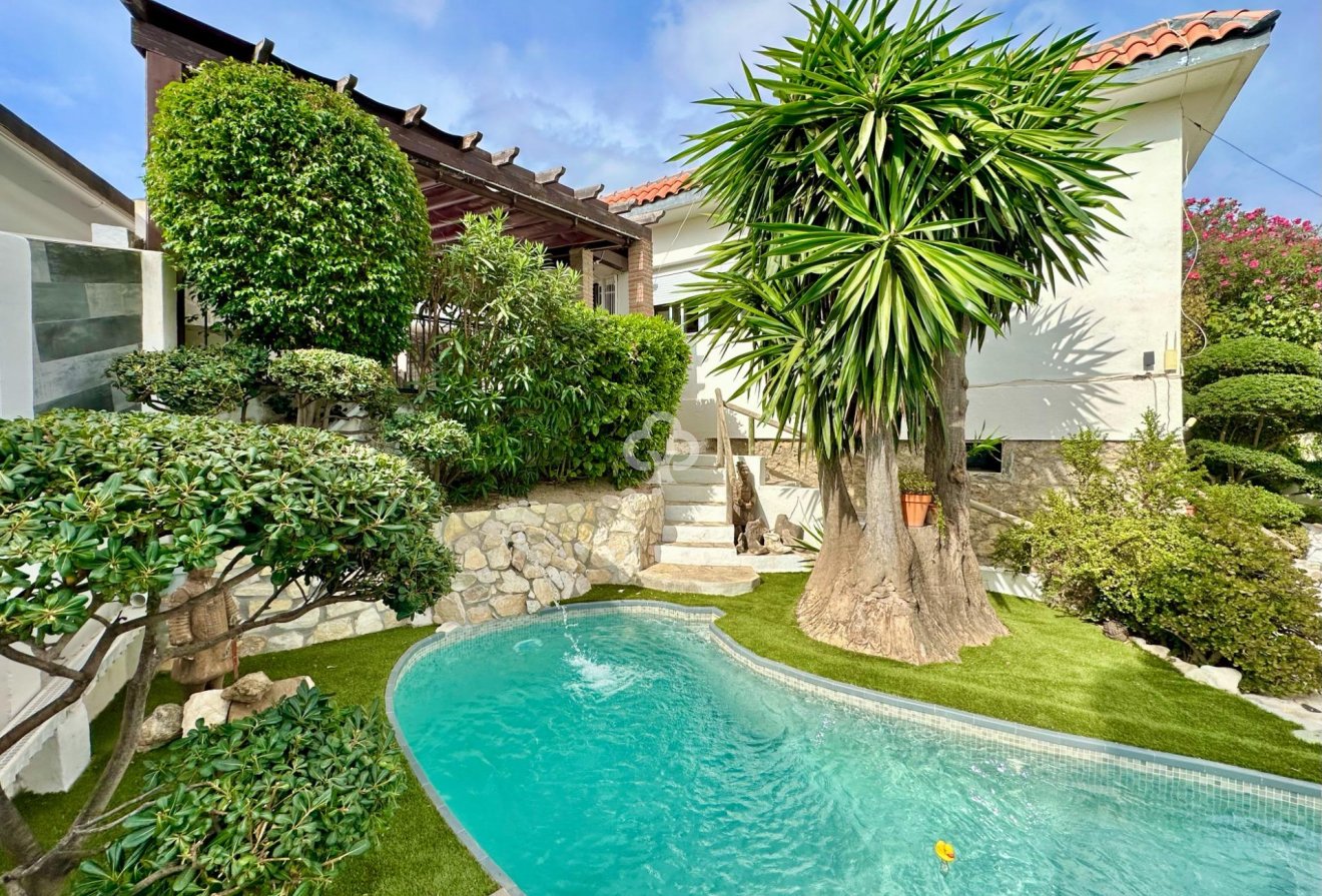 Resale - Casa -
Fuengirola - Los Pacos