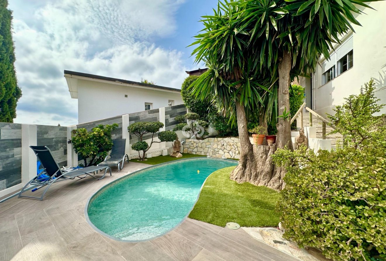 Resale - Casa -
Fuengirola - Los Pacos