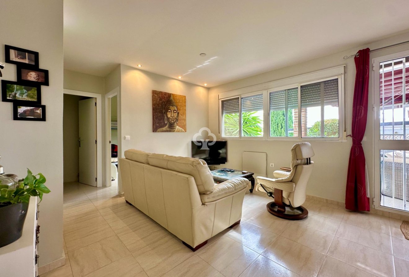 Resale - Casa -
Fuengirola - Los Pacos