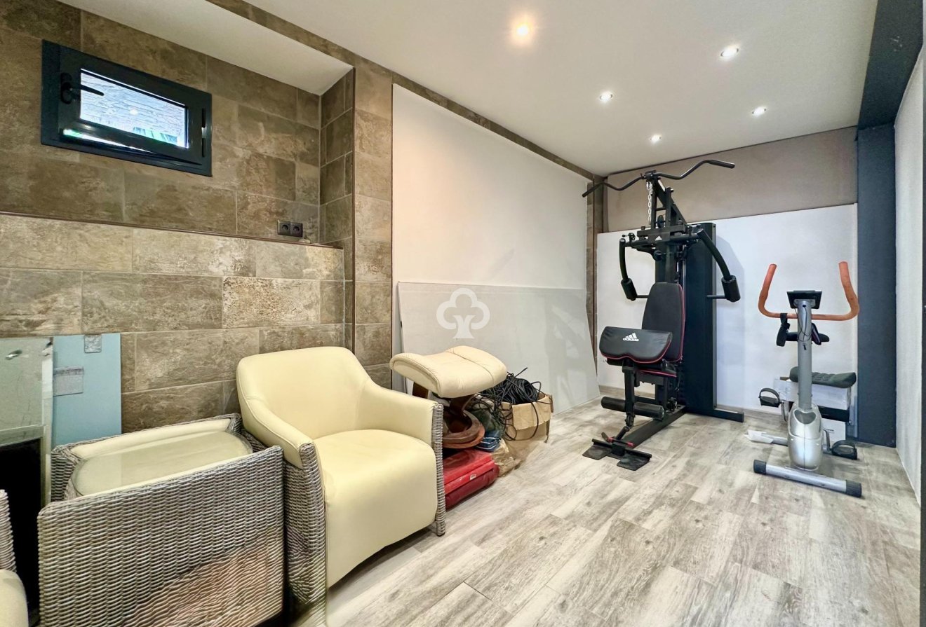 Resale - Casa -
Fuengirola - Los Pacos