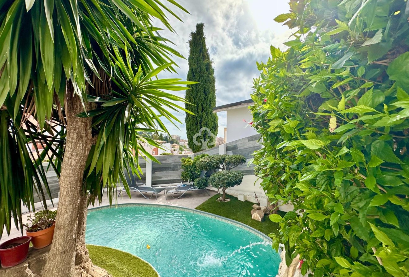 Resale - Casa -
Fuengirola - Los Pacos