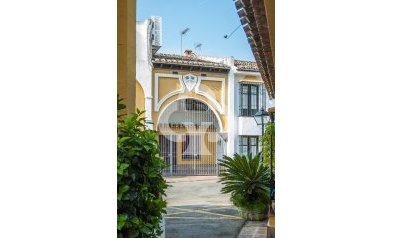 Resale - Semi-detached house -
Fuengirola - Centro
