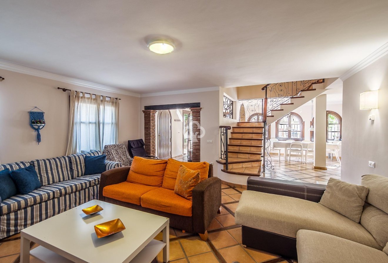 Resale - Semi-detached house -
Fuengirola - Centro