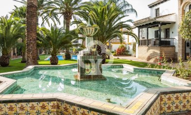 Resale - Semi-detached house -
Fuengirola - Centro