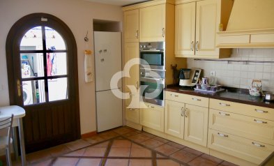 Resale - Semi-detached house -
Fuengirola - Centro
