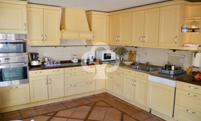 Resale - Semi-detached house -
Fuengirola - Centro