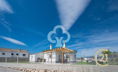 Uudiskohde - Chalet independiente -
Viñuela