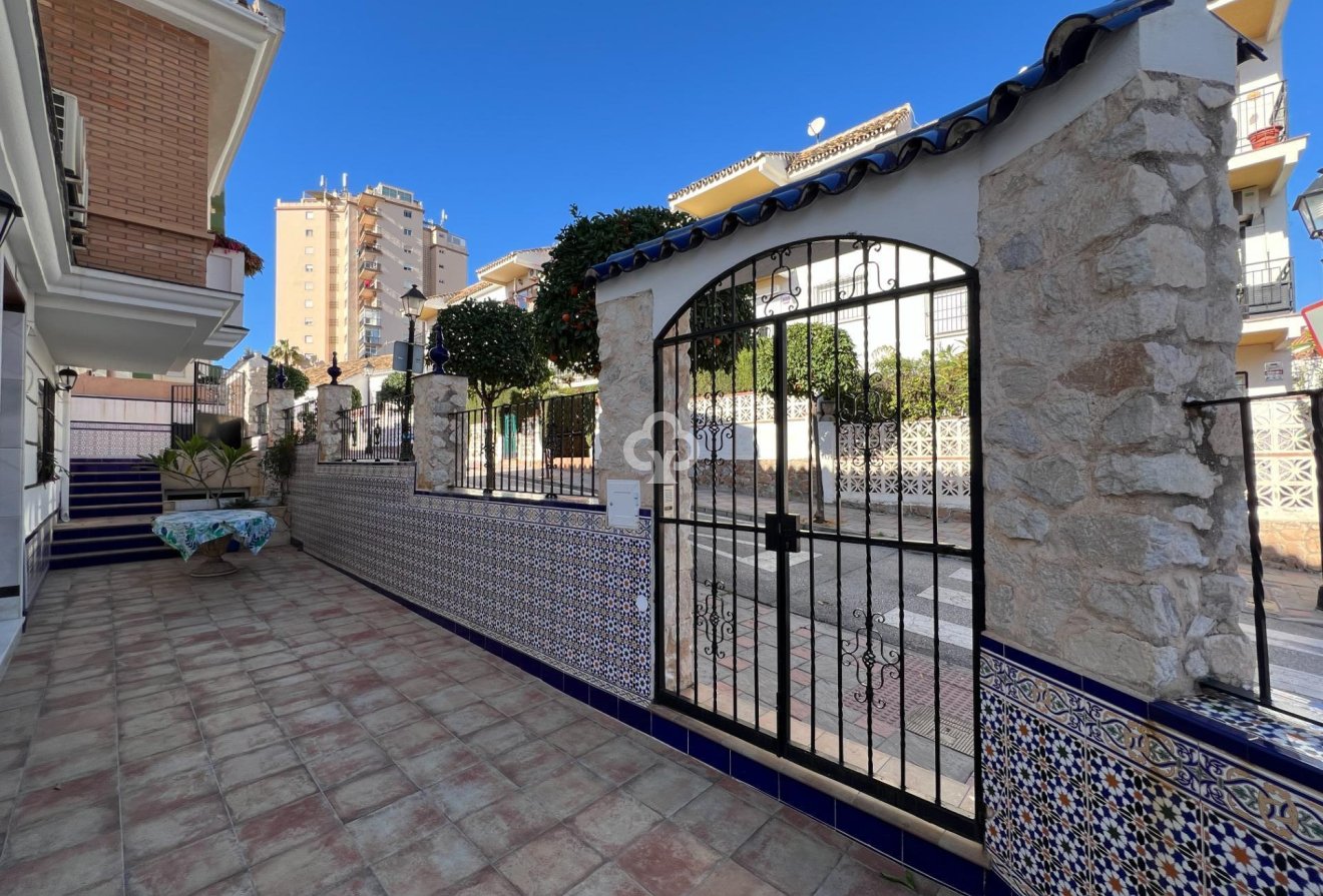 Resale - Chalet -
Fuengirola - Centro
