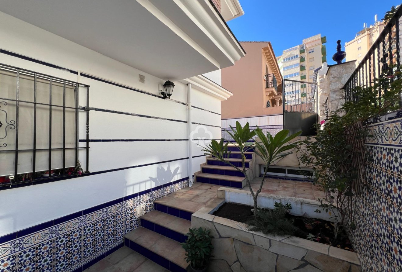 Resale - Chalet -
Fuengirola - Centro