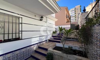 Resale - Chalet -
Fuengirola - Centro