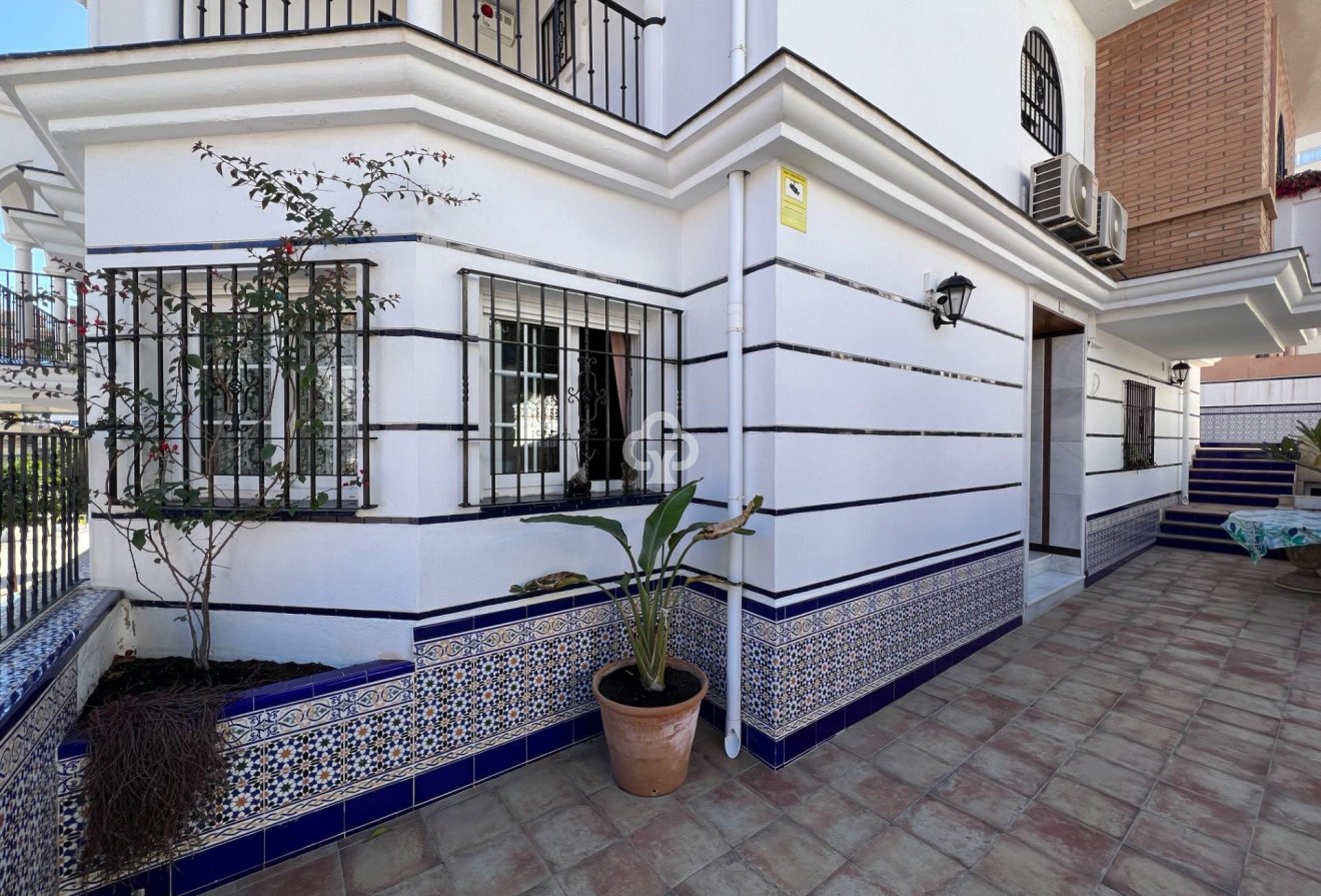 Resale - Chalet -
Fuengirola - Centro