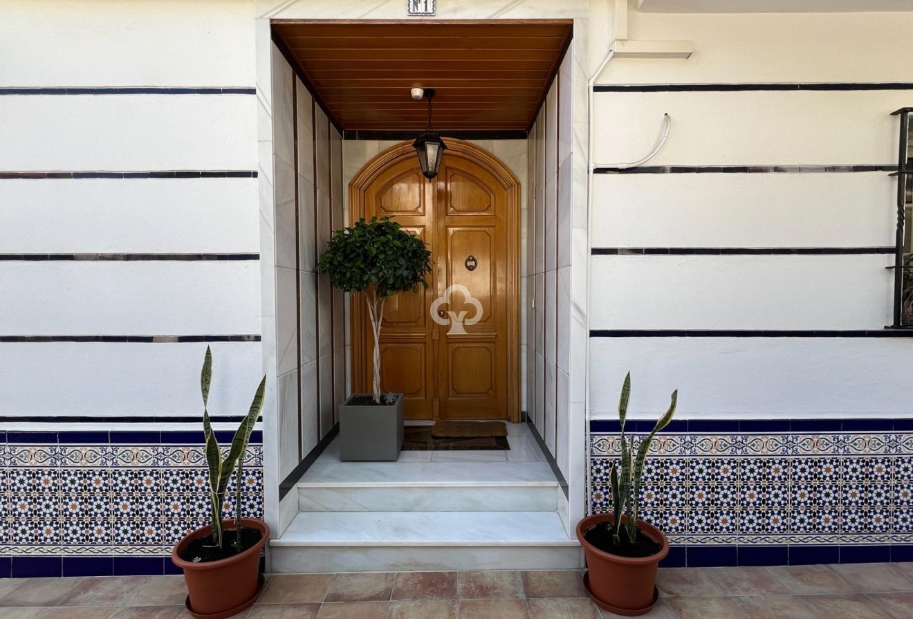 Resale - Chalet -
Fuengirola - Centro