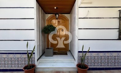 Resale - Chalet -
Fuengirola - Centro