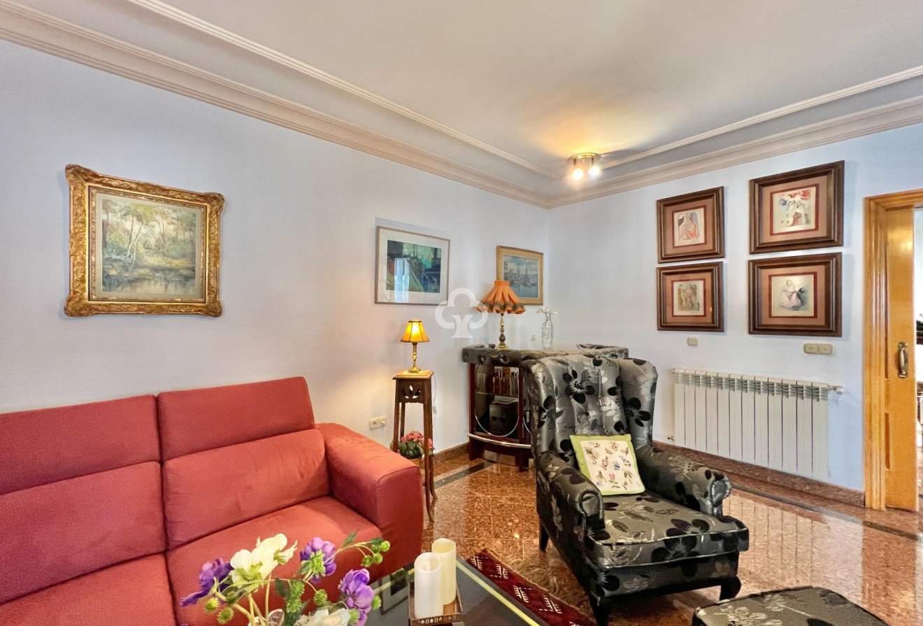 Resale - Chalet -
Fuengirola - Centro