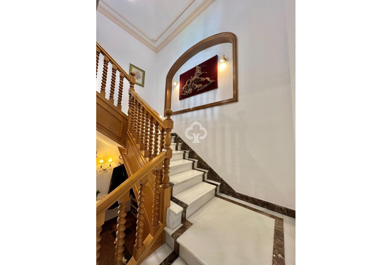 Resale - Chalet -
Fuengirola - Centro