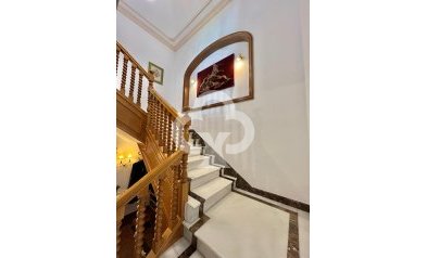 Resale - Chalet -
Fuengirola - Centro