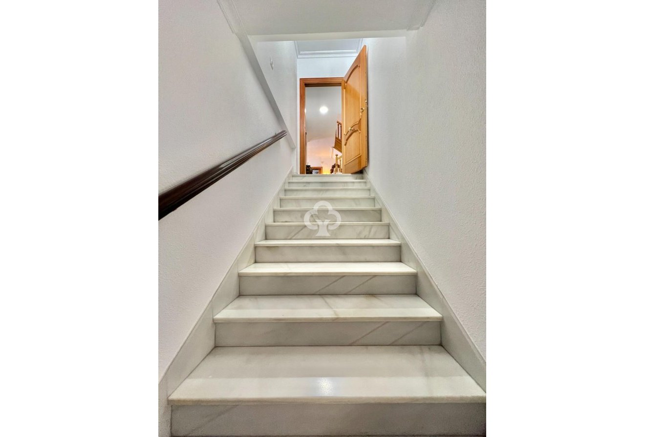 Resale - Chalet -
Fuengirola - Centro