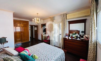 Resale - Chalet -
Fuengirola - Centro