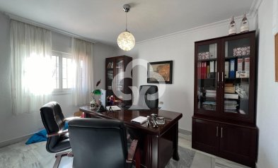 Resale - Chalet -
Fuengirola - Centro