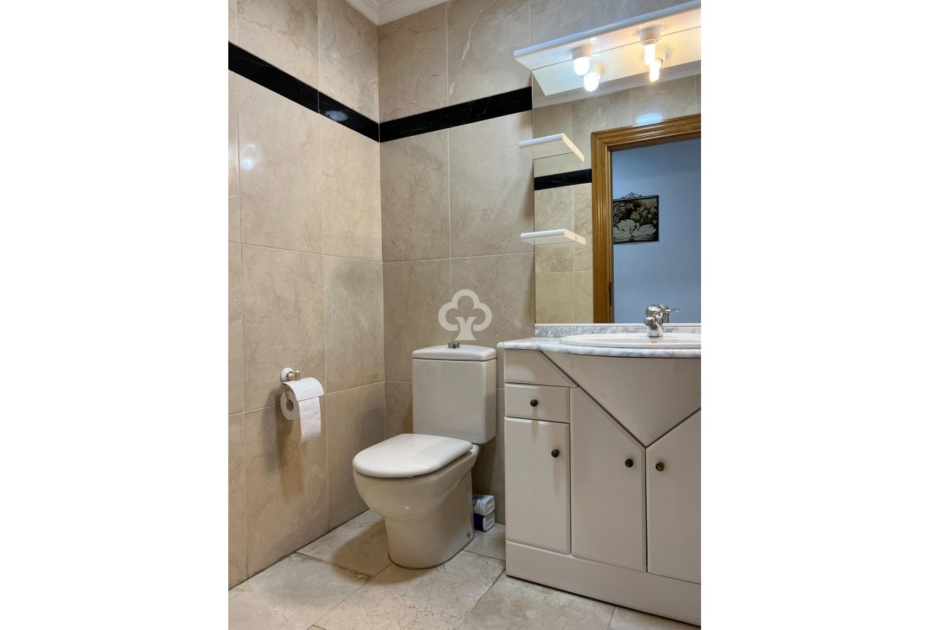 Resale - Chalet -
Fuengirola - Centro