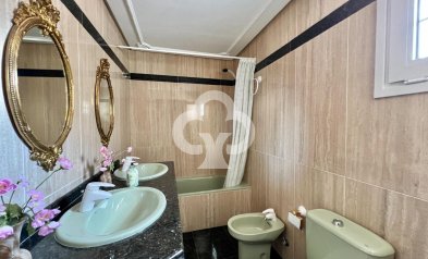 Resale - Chalet -
Fuengirola - Centro