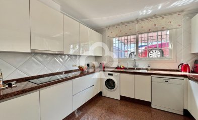 Resale - Chalet -
Fuengirola - Centro