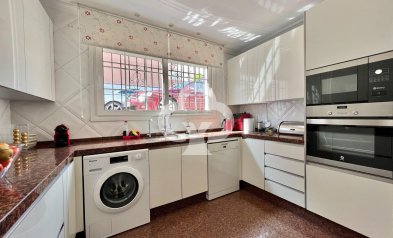 Resale - Chalet -
Fuengirola - Centro