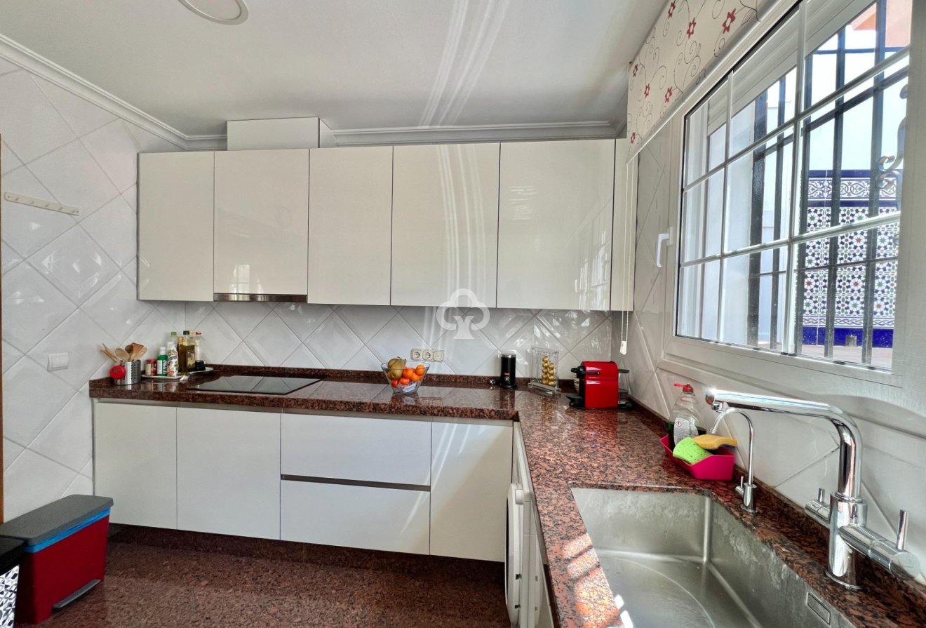 Resale - Chalet -
Fuengirola - Centro