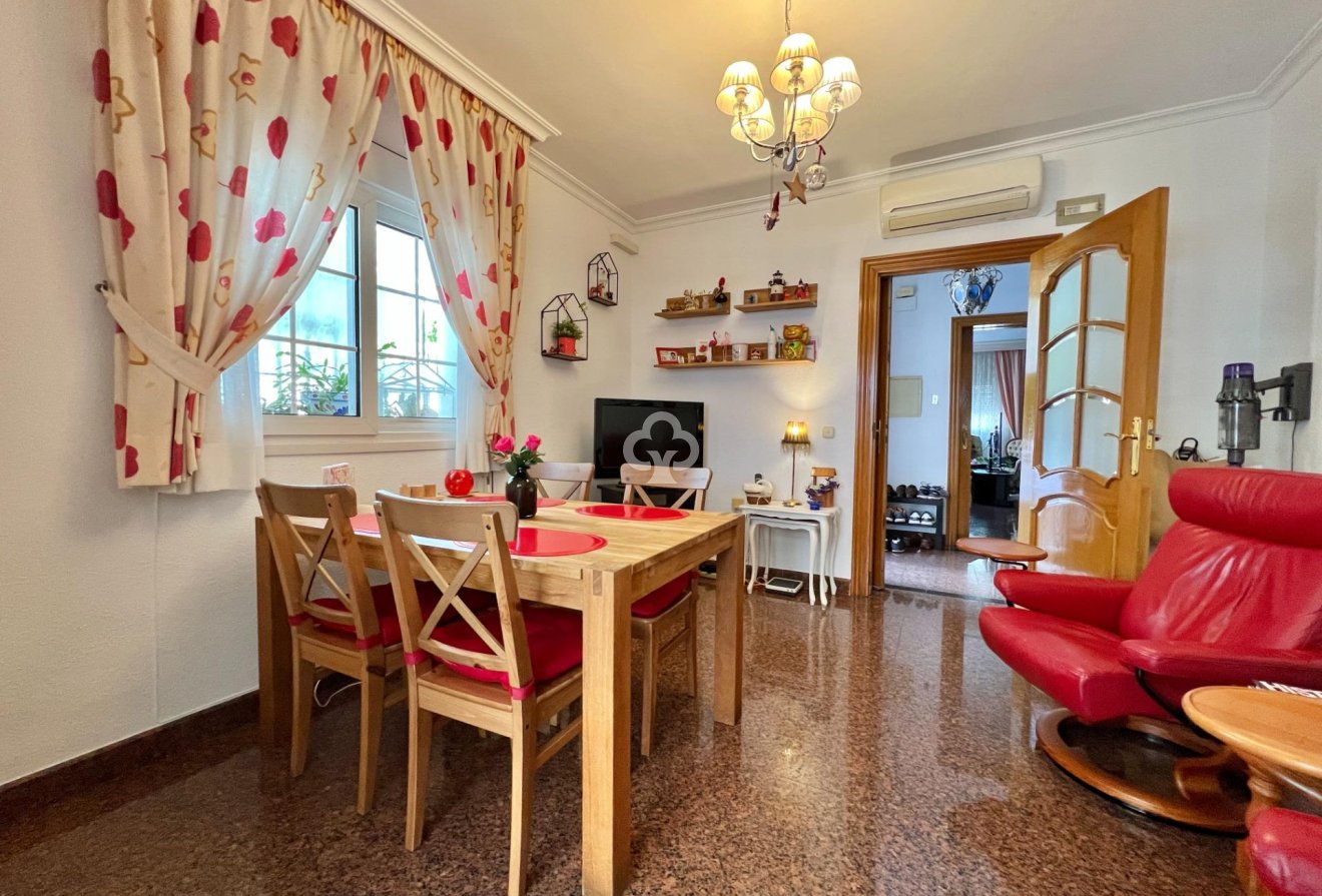 Resale - Chalet -
Fuengirola - Centro