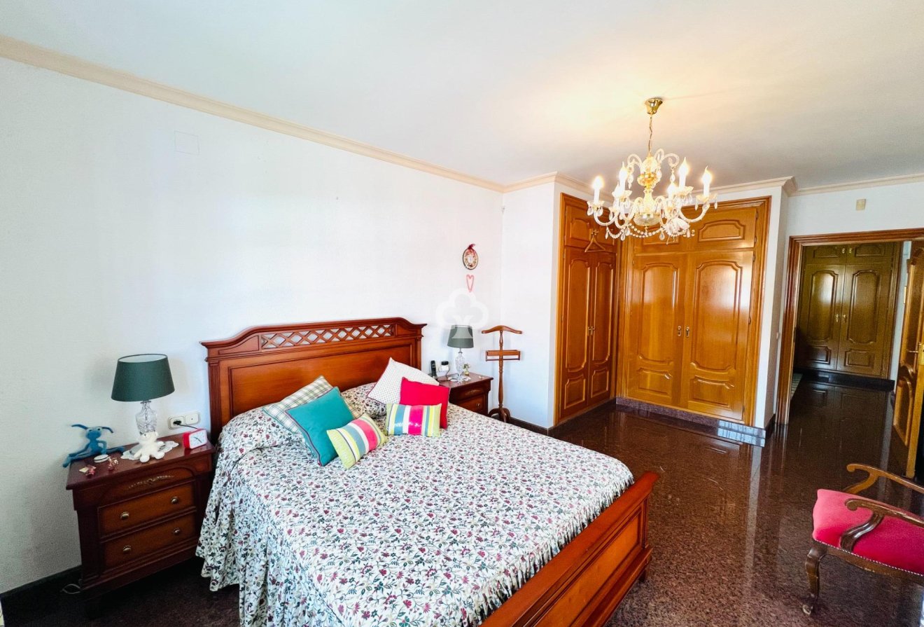 Resale - Chalet -
Fuengirola - Centro
