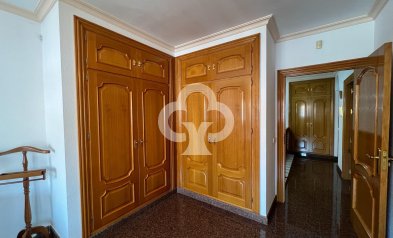 Resale - Chalet -
Fuengirola - Centro