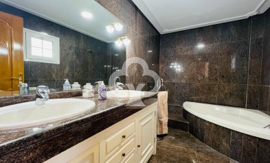 Resale - Chalet -
Fuengirola - Centro