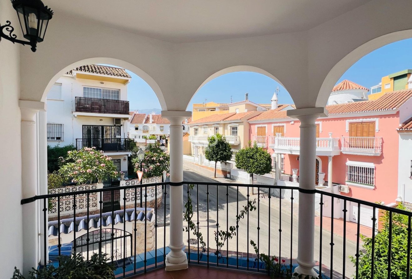 Resale - Chalet -
Fuengirola - Centro