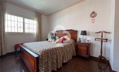 Resale - Chalet -
Fuengirola - Centro